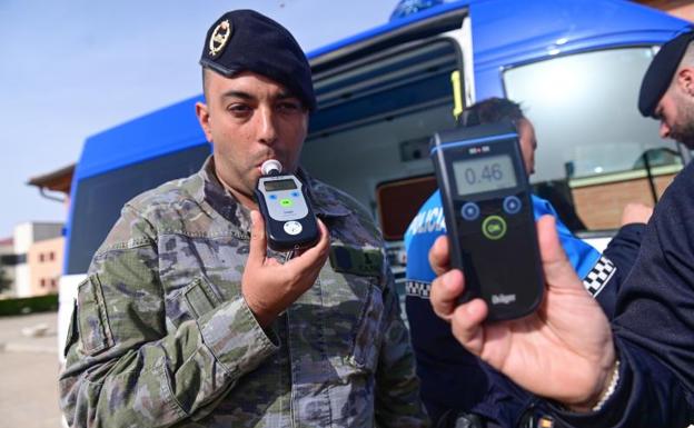 Test de alcoholemia en el Ejército para mentalizar sobre la importancia de la seguridad vial