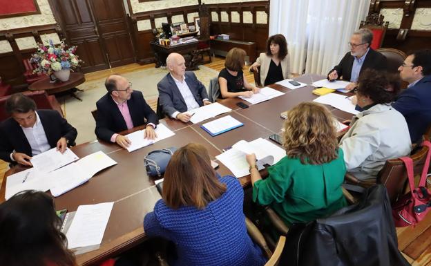 El Ayuntamiento apoya a cincuenta pequeñas nuevas empresas que han generado 124 empleos