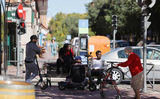 La Rondilla reclama la legalización de medio millar de inmigrantes sin papeles que viven en el barrio