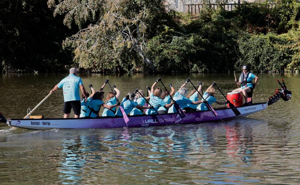 Las Vallkirias lucen su dragón en el Pisuerga