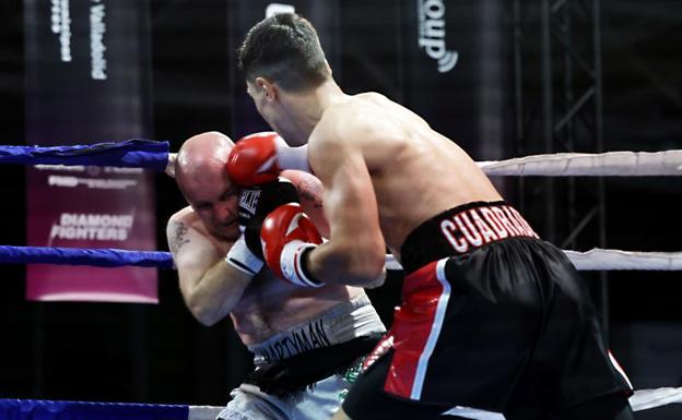 El vallisoletano Miguelón entra por la puerta grande en el mundo del boxeo profesional
