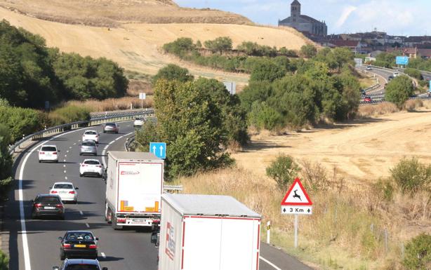 Una colisión por alcance con tres vehículos implicados provoca retenciones en Simancas