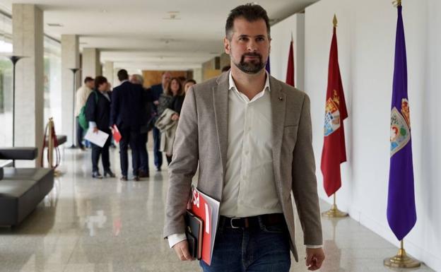 Tudanca reclama a Mañueco bonos energéticos, refuerzo salarial a funcionarios y tributos antidespoblación