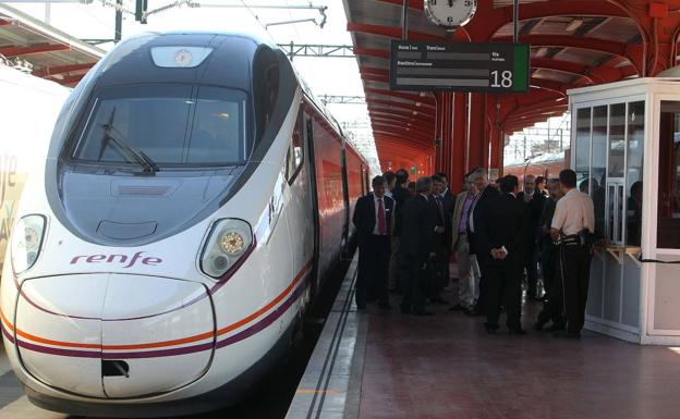 Cuatro nuevos trenes de Madrid a León los fines de semana pararán en Segovia