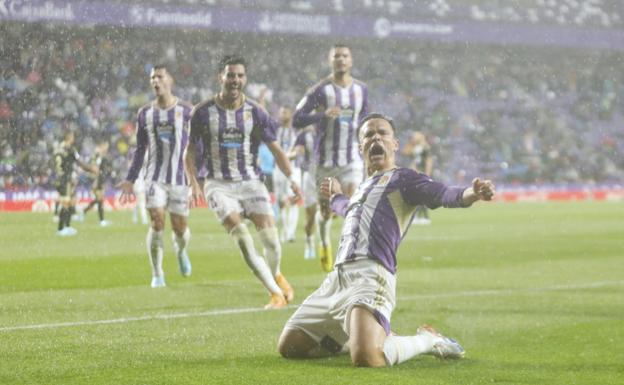 El Real Valladolid gana, golea y Masip para dos penaltis