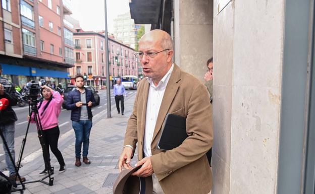 Igea estudia llevar a los tribunales a Pollán y Hierro por un tuit difamatorio