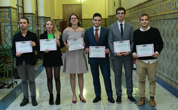 La Fundación Schola y la UVA reconocen la «generosidad» de los mejores estudiantes