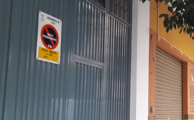 Esta es la multa a la que te enfrentas si aparcas en un vado permanente