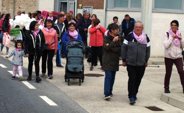 Mata de Cuéllar celebra su primera marcha solidaria contra el cáncer de mama