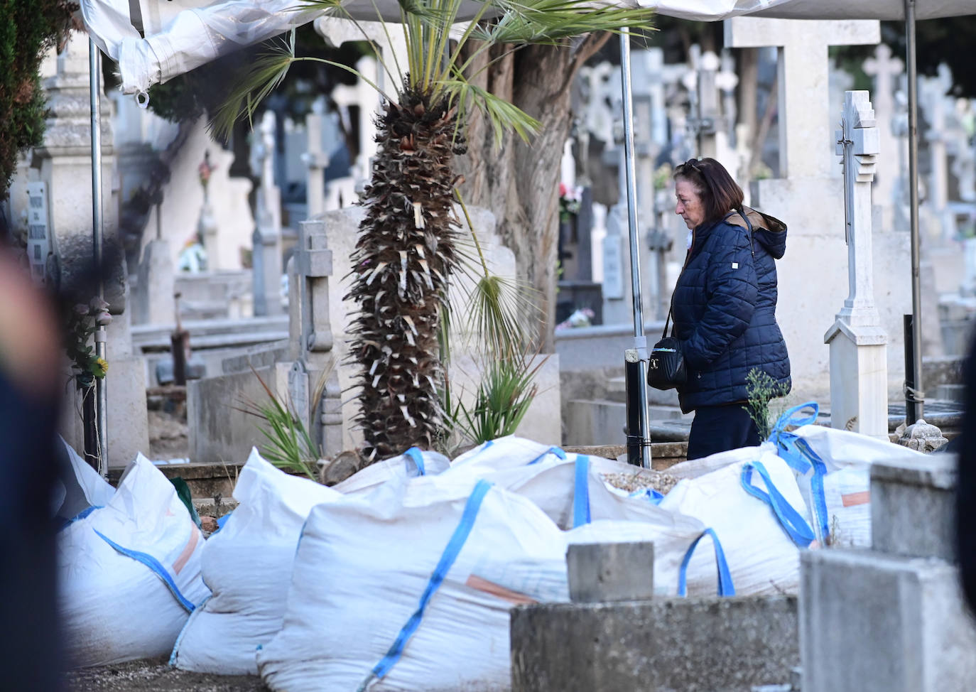 Pedro Sánchez, en las fosas franquistas del cementerio de Valladolid