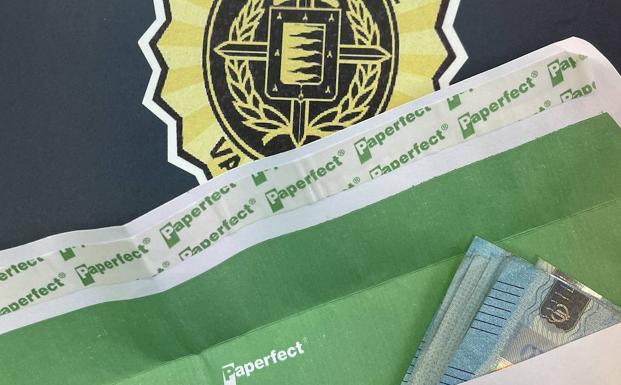 Entrega a la Policía Local un sobre con dinero que encontró en Valladolid