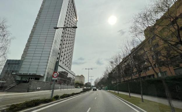 La intervención en la jardinería de la avenida de Salamanca corta un carril
