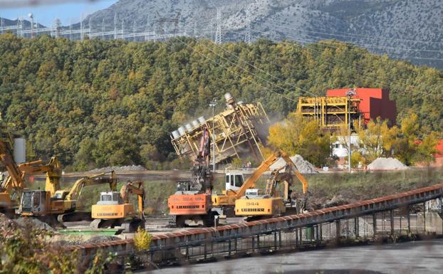 La Térmica borra otra insignia en Velilla con la voladura de la caldera