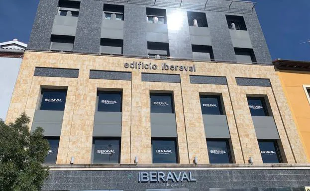 Los cuatro denunciantes por acoso en Iberaval exigen conocer el informe interno sobre su caso
