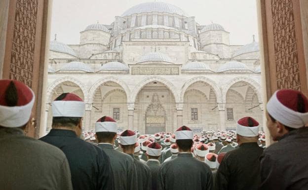 Connivencia de política y fe en la mezquita