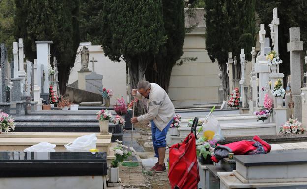 El cementerio gana capacidad con la construcción de 104 nichos, 80 columbarios y 33 sepulturas