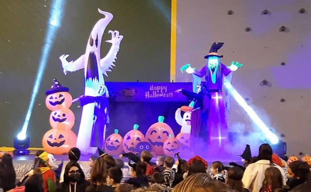 La villa se prepara para vivir la fiesta más terrorífica