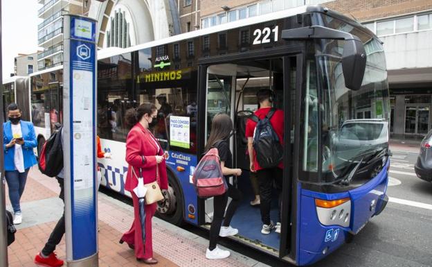 Horarios especiales de autobús para acudir a los cementerios de Valladolid hasta este martes