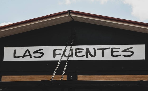 Olvida una dentadura encima de un mostrador en la Fiesta de la Salchicha de Zaratán