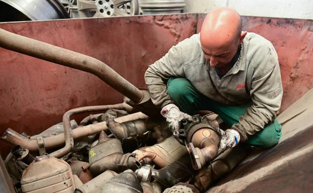 «Lo primero que hacemos es retirar los catalizadores para evitar sustos»