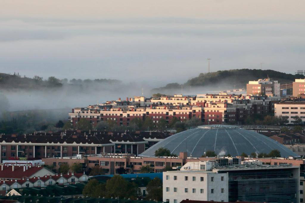 Valladolid amanece envuelta en un fino manto de niebla