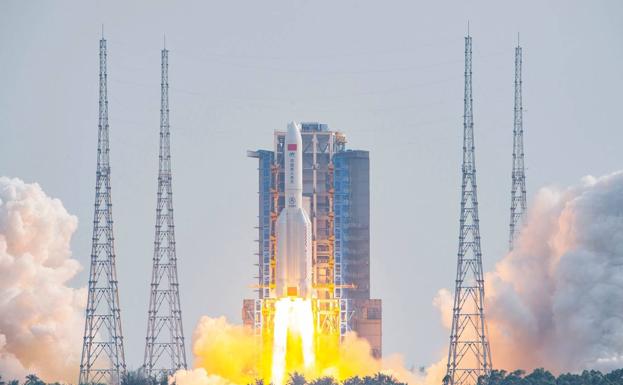 Los restos de un cohete chino sobrevuelan Valladolid y cierran su espacio aéreo
