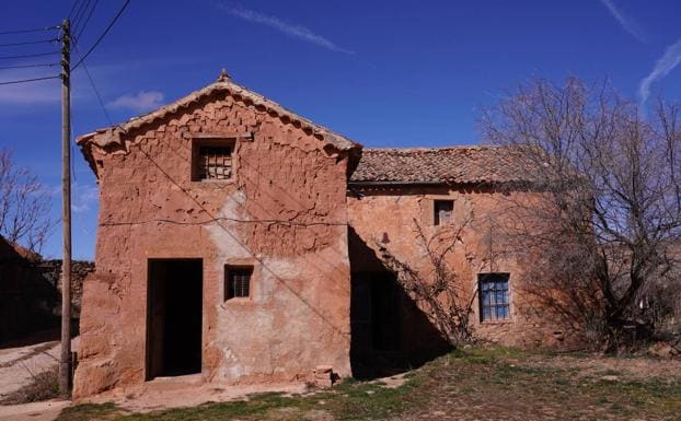 Las casas de adobe que moldearon los castellanos y leoneses con sus manos