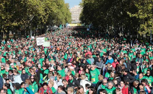 Más de 47.500 andarines convierten ya el centro de Valladolid en una muralla frente al cáncer