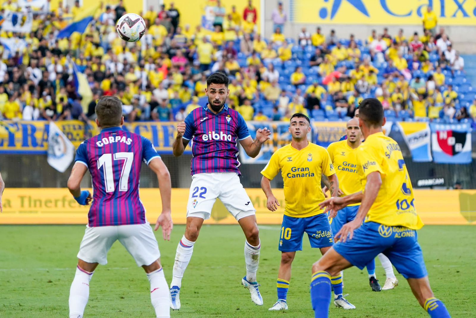 Las Palmas y Eibar firman tablas en la lucha por el ascenso