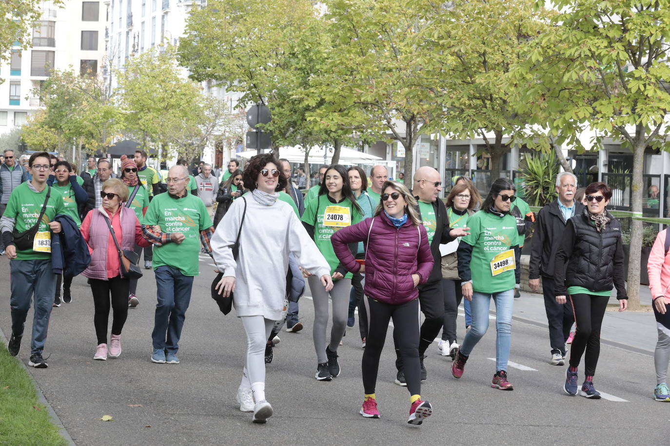 La marcha contra el cáncer llena Valladolid de verde