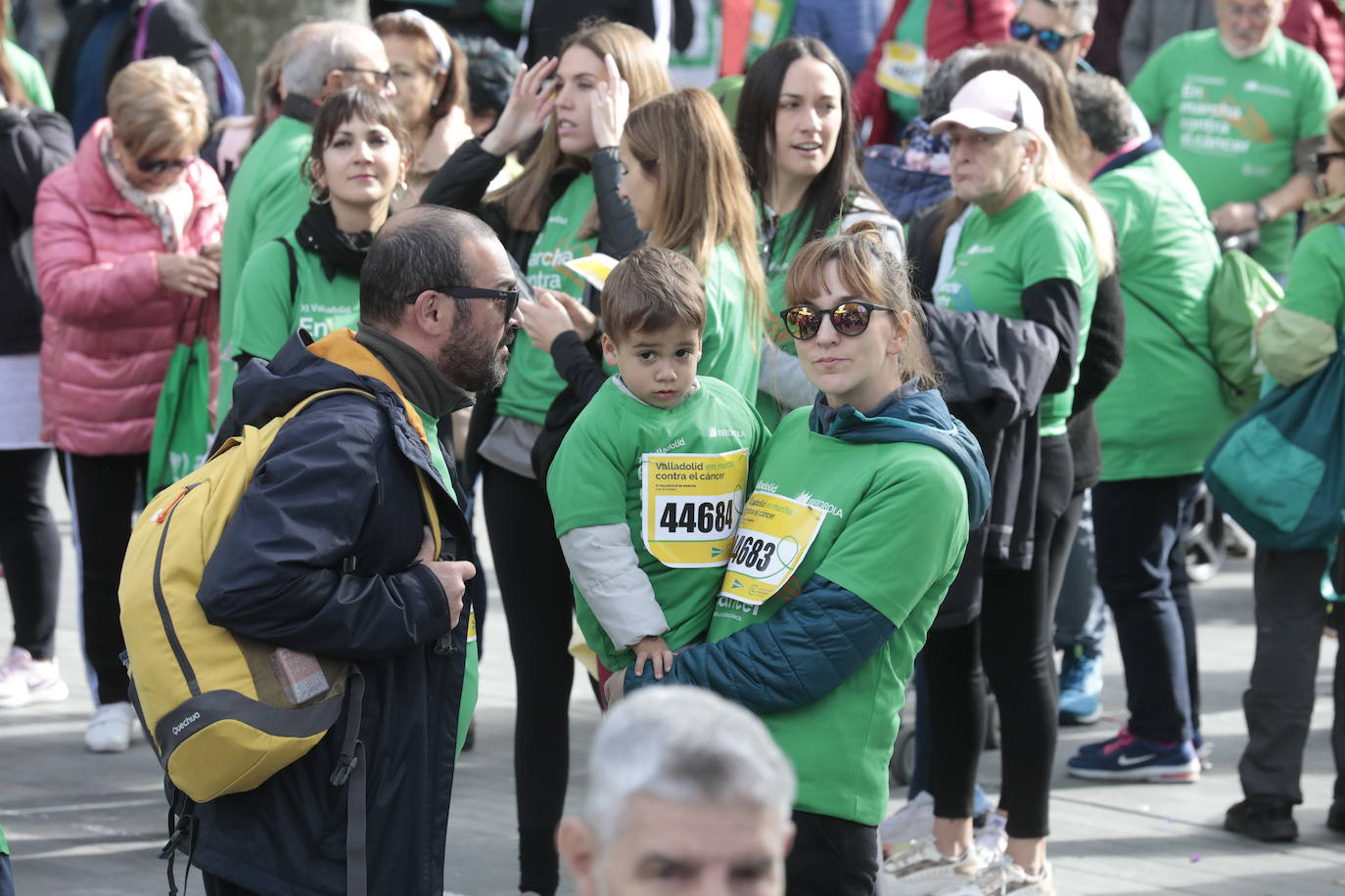 La marcha contra el cáncer llena Valladolid de verde