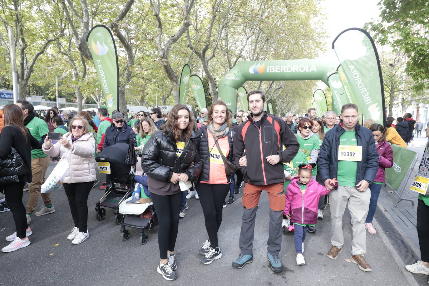 La marcha contra el cáncer llena Valladolid de verde