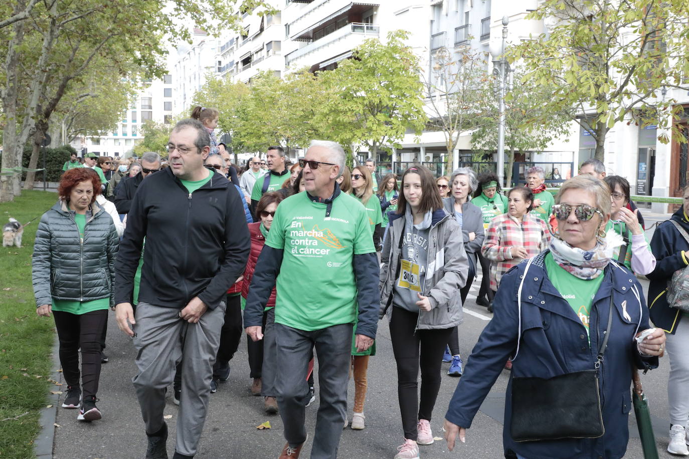 La marcha contra el cáncer llena Valladolid de verde