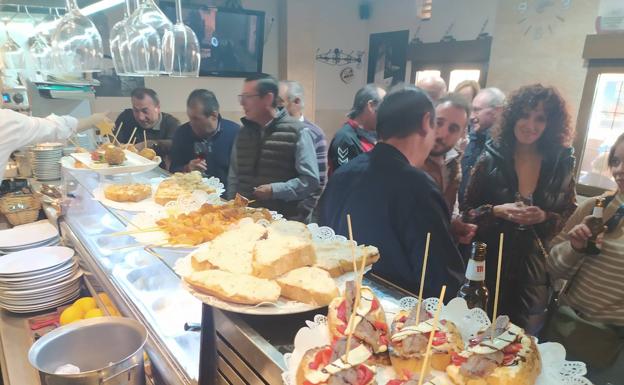 Los pinchos de Villabrágima atraen a cientos de vecinos y visitantes