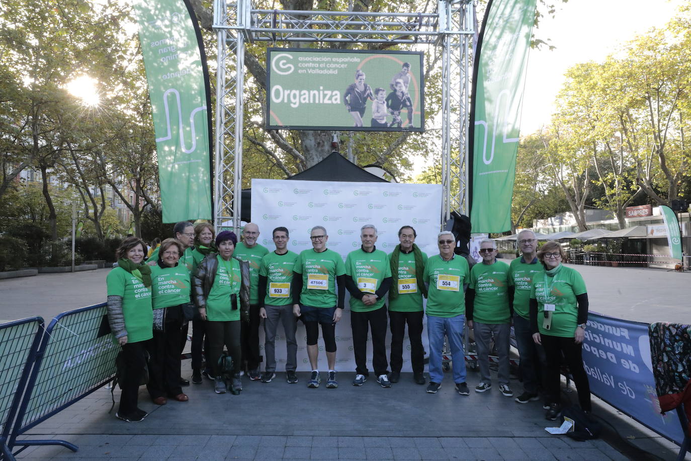 La marcha contra el cáncer llena Valladolid de verde