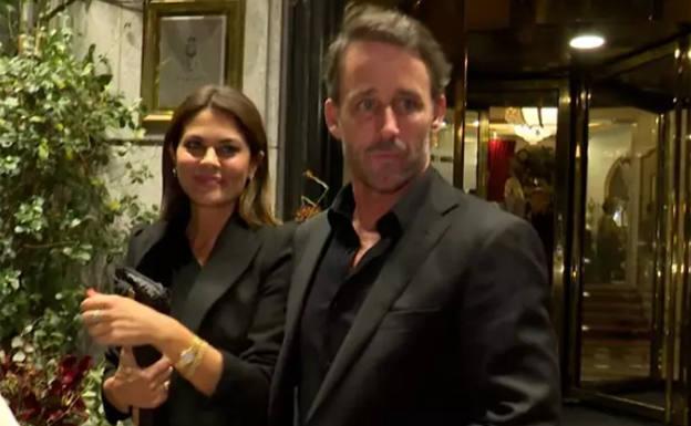 Álvaro Muñoz Escassi se declara a María José Suárez como un adolescente