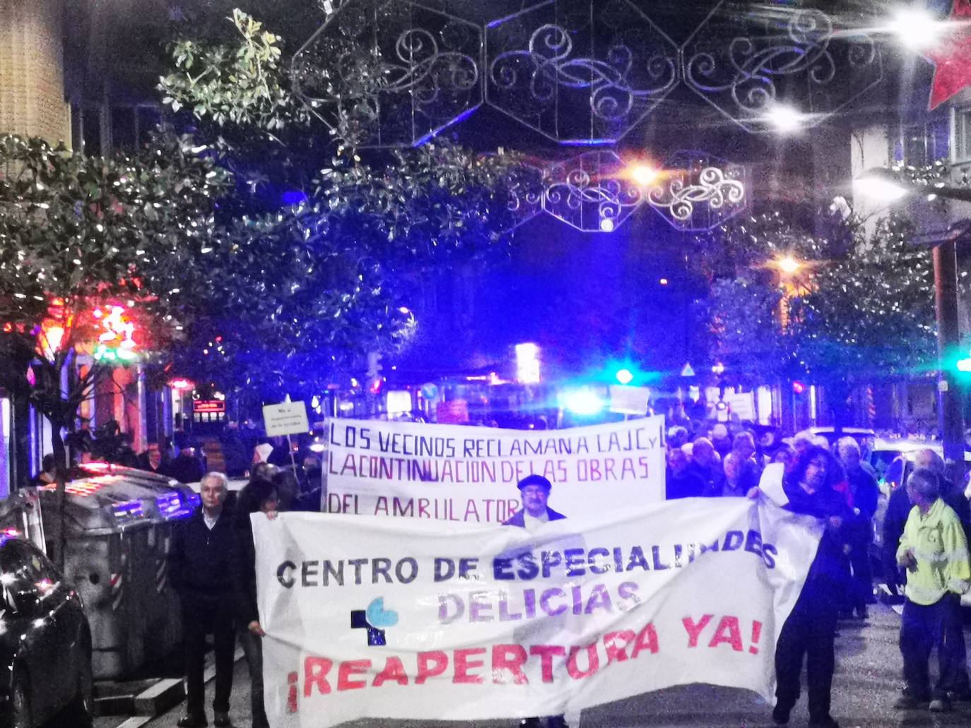 Los vecinos estudian llevar al juez la actuación policial en la marcha por el centro de especialidades