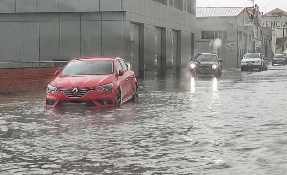 Inundaciones en Ávila tras registrarse fuertes lluvias durante la mañana del sábado