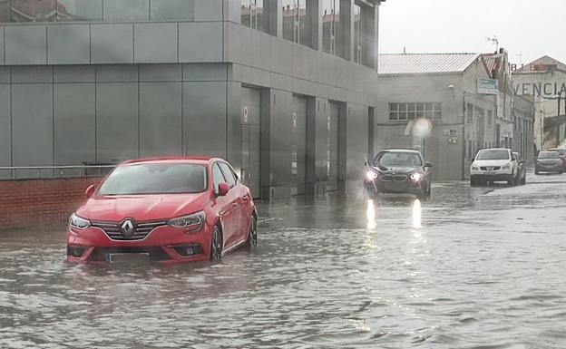 Inundaciones en Ávila tras registrarse fuertes lluvias durante la mañana del sábado