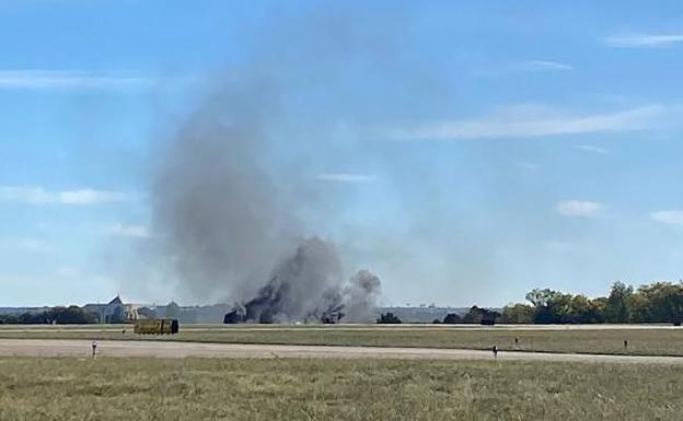 Seis muertos en el brutal choque de dos aviones de la Segunda Guerra Mundial durante un espectáculo en Texas