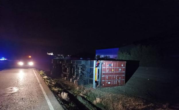 Muere el conductor de un camión en un accidente de tráfico en la CL-619 en Baltanás