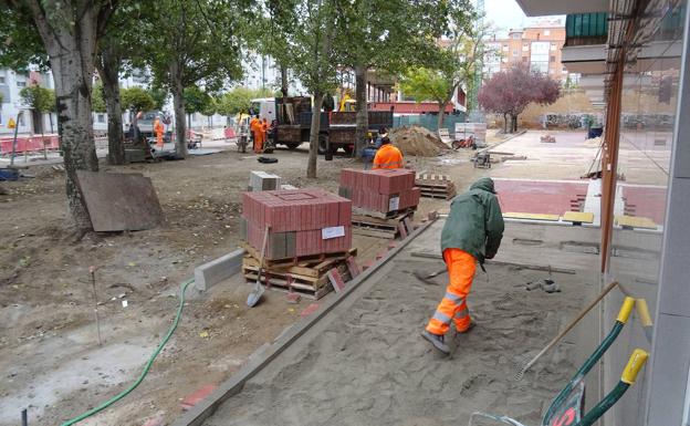 La Rondilla estrena plaza un cuarto de siglo después en el patio del San Juan de la Cruz