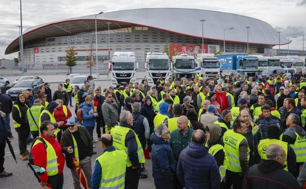 Los transportistas suspenden el paro tras su bajo impacto