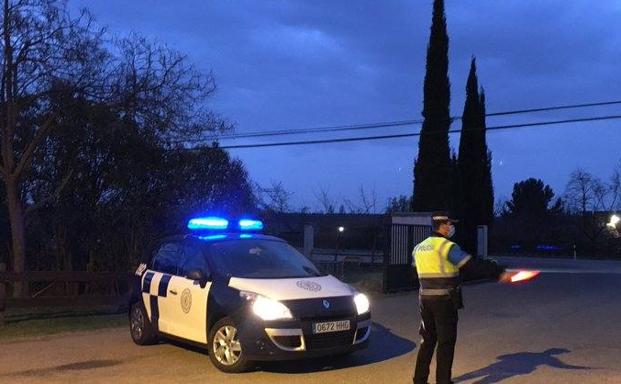 Detenido con una navaja, marihuana y por conducir sin permiso