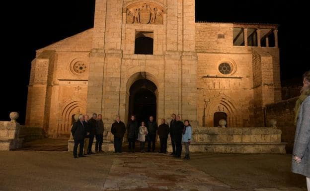 La iglesia gótica de Támara brilla aún más con 18 proyectores LED