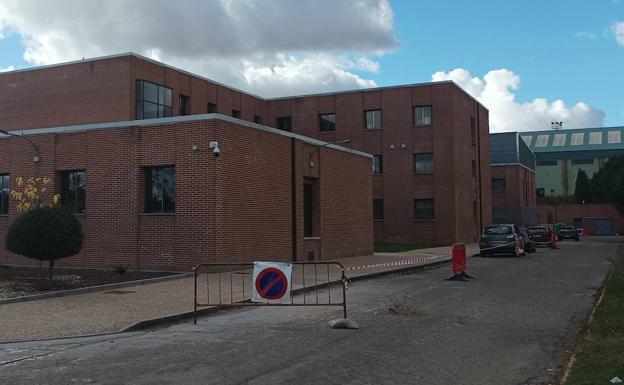 Las obras de asfaltado del Hospital de Medina del Campo obligan a cerrar el aparcamiento