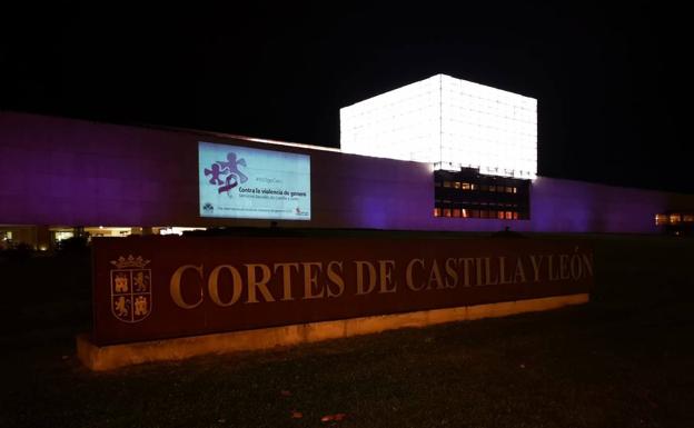Las Cortes no lucirán iluminación contra la violencia de género por «ahorro energético»