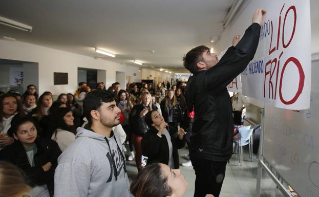 Estudiantes de Educación Física insisten en su queja por las bajas temperaturas del gimnasio