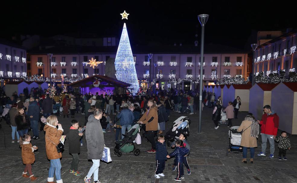 Dos millones de luces generan ambiente e ilusión por la Navidad en Palencia