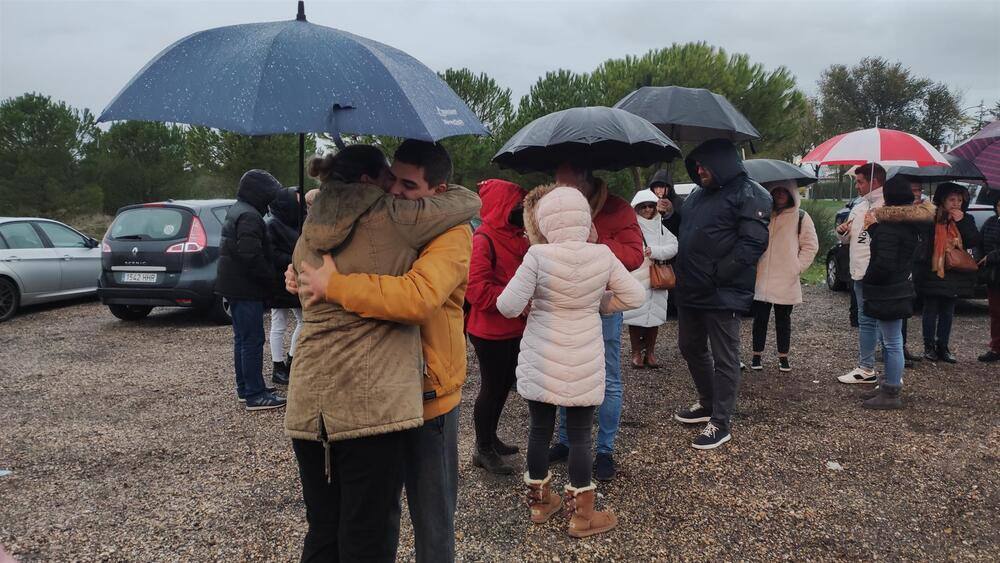 La condenada por secuestro de su hijo entra en prisión pero el menor sigue sin ir con su padre